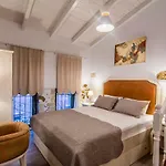 Elvie House
