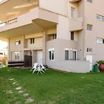 Hra & Athena Maisonette