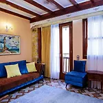 Sali Chelidonaki Boutique Suite