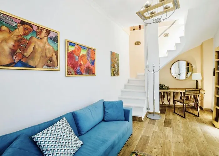 Cosmopolitan House