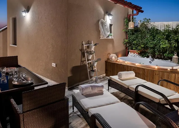 Castello Luxury Residence With Private Jacuzzi