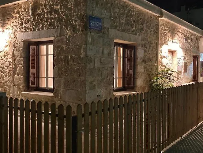 Reina House