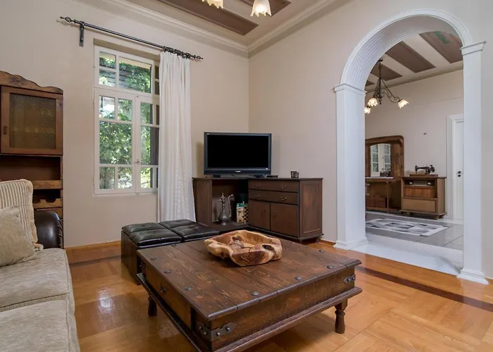 Cornelia\'S Garden Historic Home At Chania Center