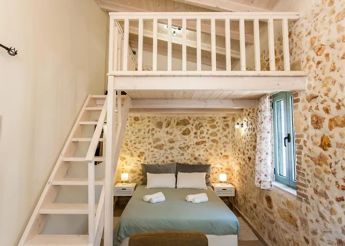 Casa Athelia: Traditional Home, Local Neighborhood