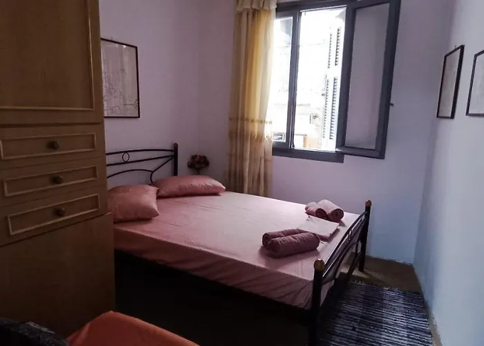 Comfortable And Spacious Stone Traditional Apartment