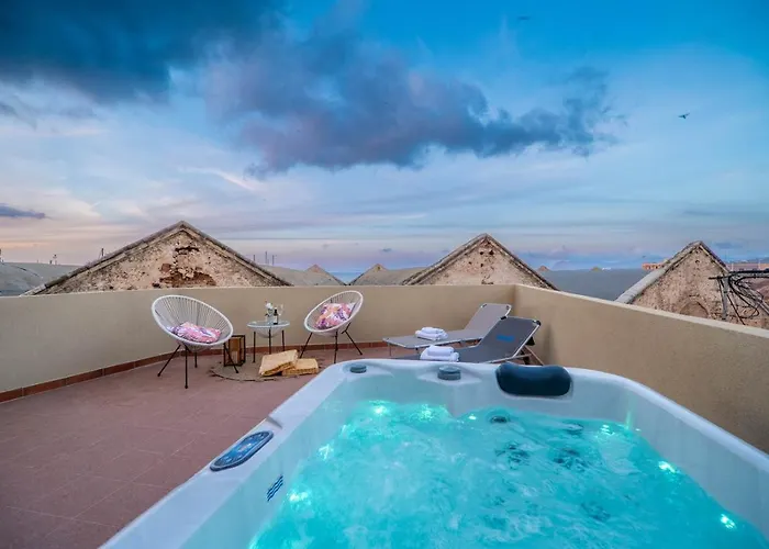 Solis Maisonette With Jacuzzi!!
