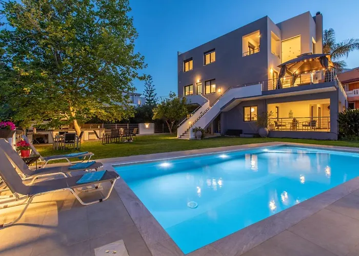 Crystal Waves Lux Villa-Homeleader