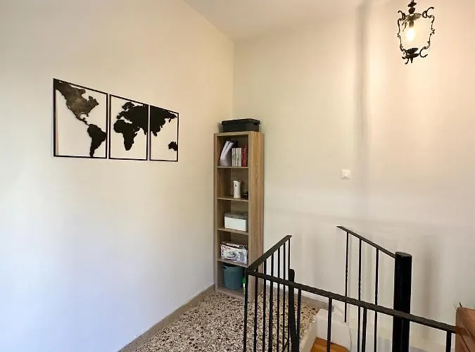Kostas House