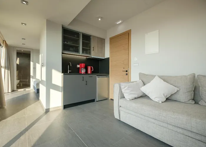 Sky-High Central Penthouse W. Stunning Views - 01