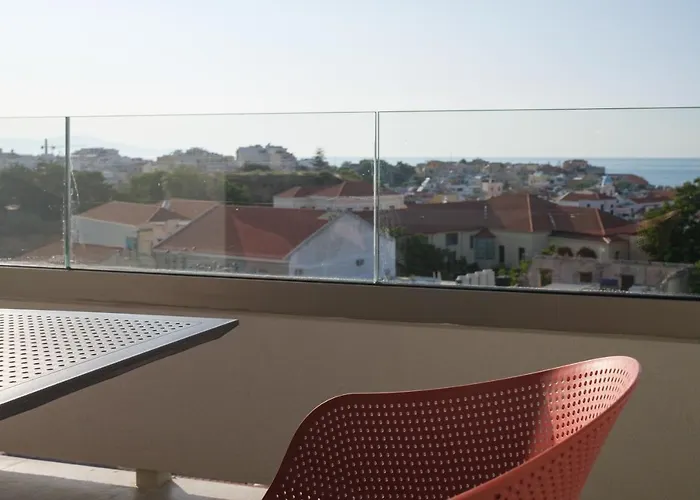 Sky-High Central Penthouse W. Stunning Views - 03