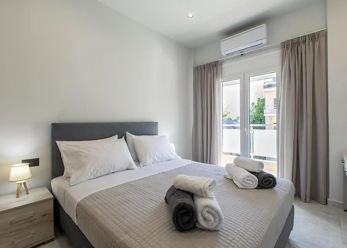 Neaira City Apartment Near The Beach