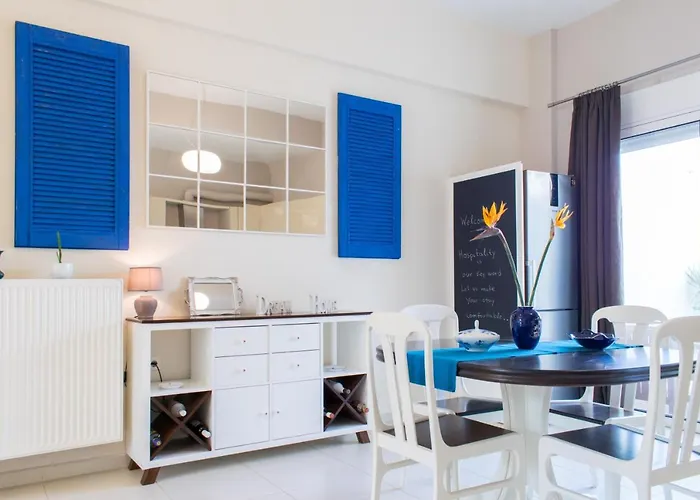 Blue Iris: Stylish Apartment Just 10 Minutes Walk From Old Town Chania