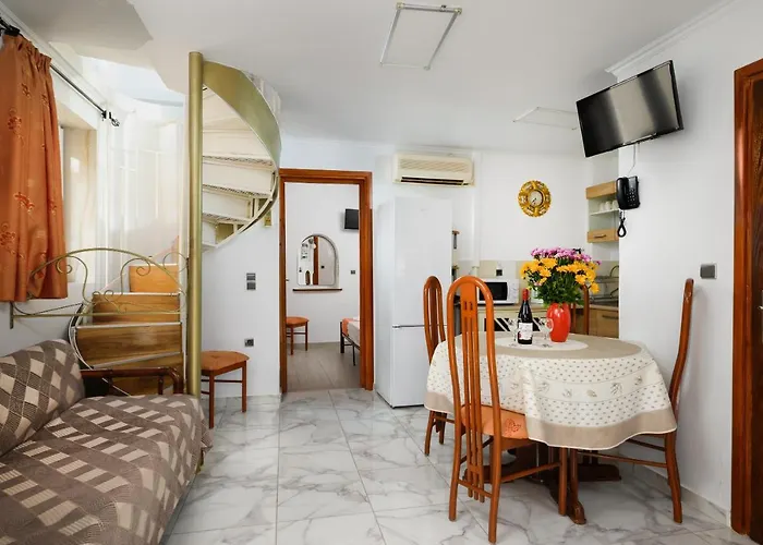Matzi House