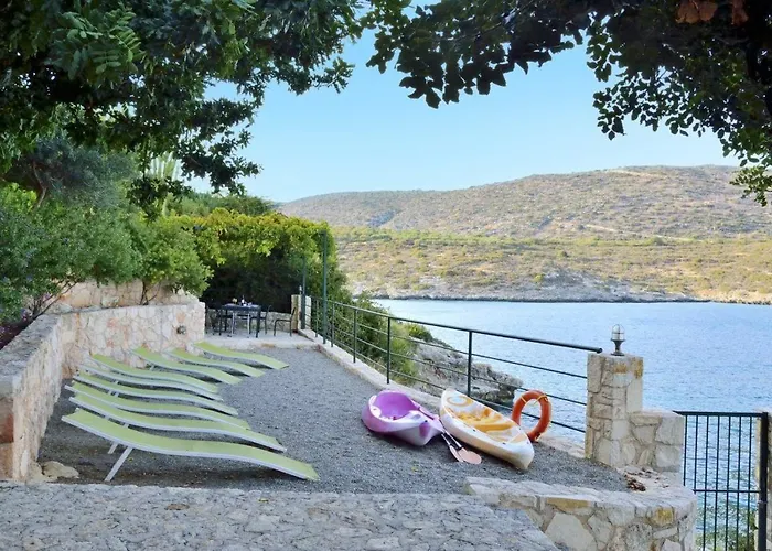 Villa Chloe By The Sea