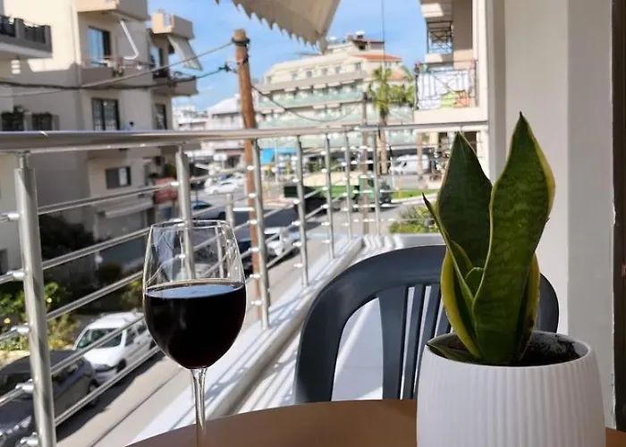 Modern Central Αpt 500M From The Beach.