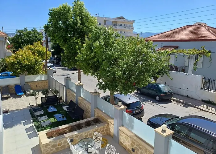 Deluxe City Hotel