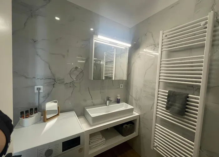 Leonidas House
