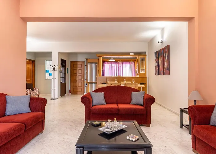 Big Spacious Apartment In The Heart Of The City!