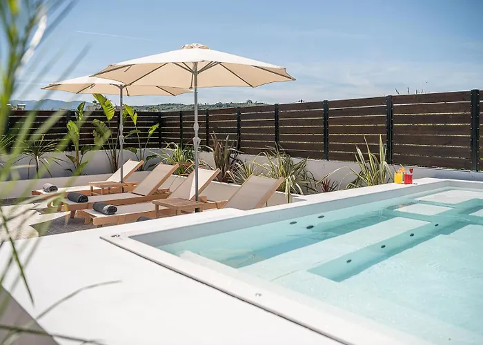 Sol Luxury Apartment - Close To The Beach With A Private Mini Pool