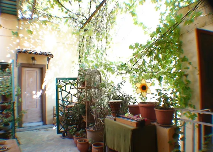 Earini Rooms And Apartments