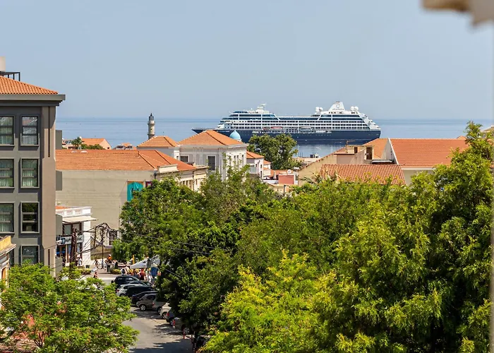 Uplevel Apartment, City & Sea View Next To Old Port