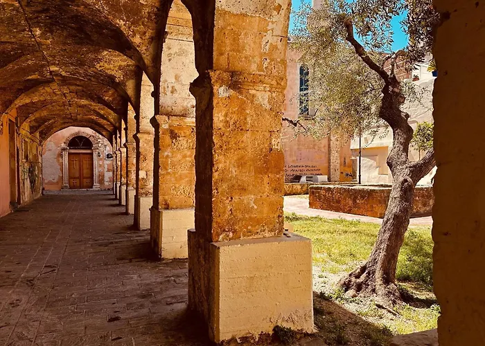 Roussos Place - Next To Splantzia Square - 2Bd 2Ba