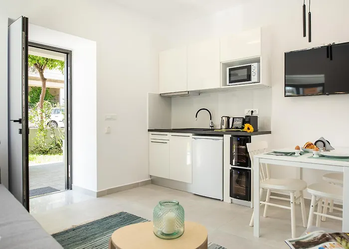 Cozy Corner Luxury Apartments