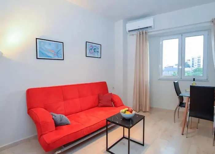 Central Corner Flat
