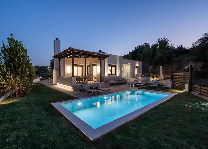 Villa Wisdom - Elegant & Homely With Pool, Galatas
