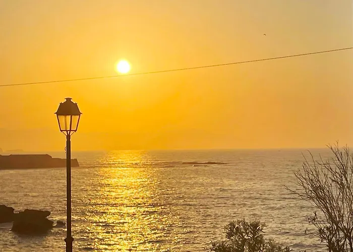 Naos-Sea Front Vacation Rental By Chania Center