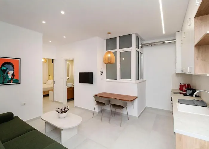 Alma & Nina Apt