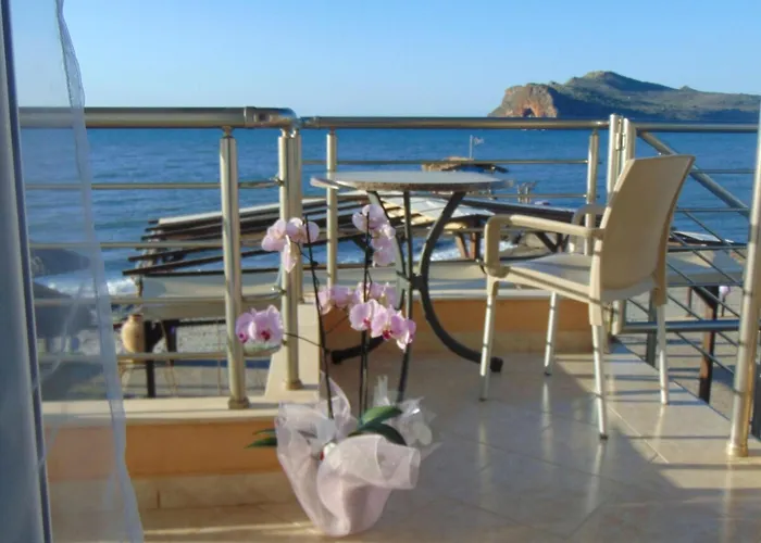 Comfy Beachfront Litinas Casa With Seaview