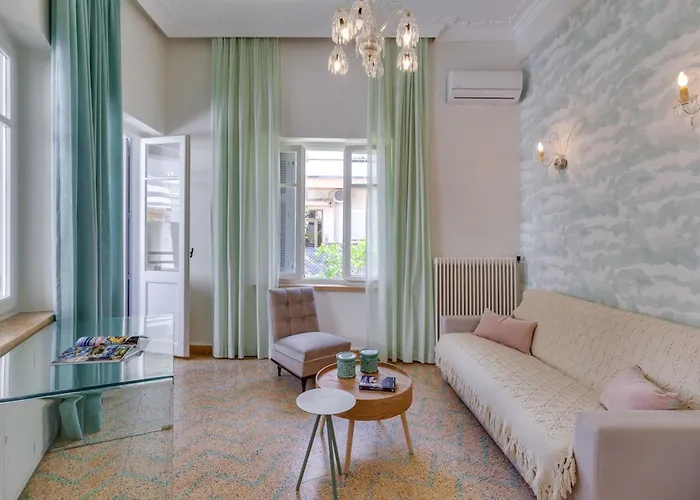 Samouil Apartment Steps From The Beach