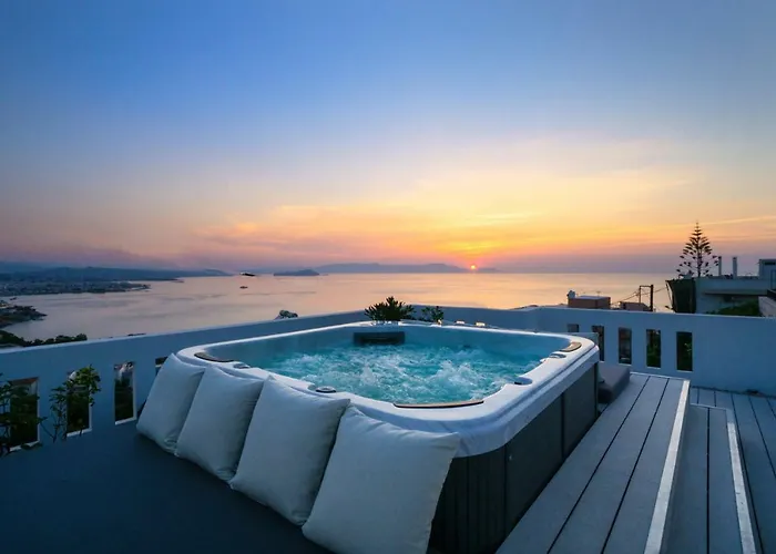 Apartment With Rooftop Hot Tub
