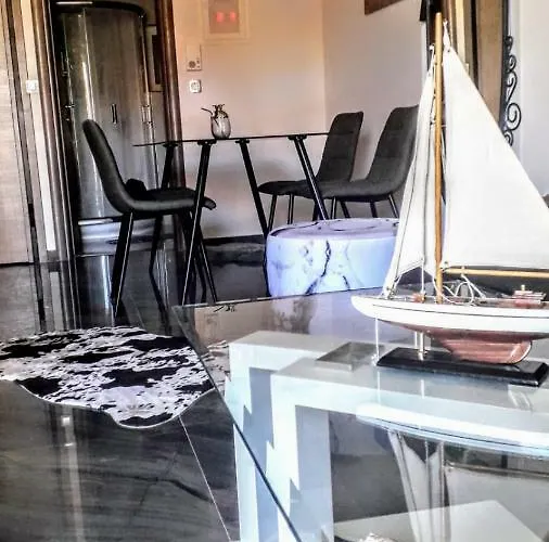 Tony Central Luxury Apartment 1