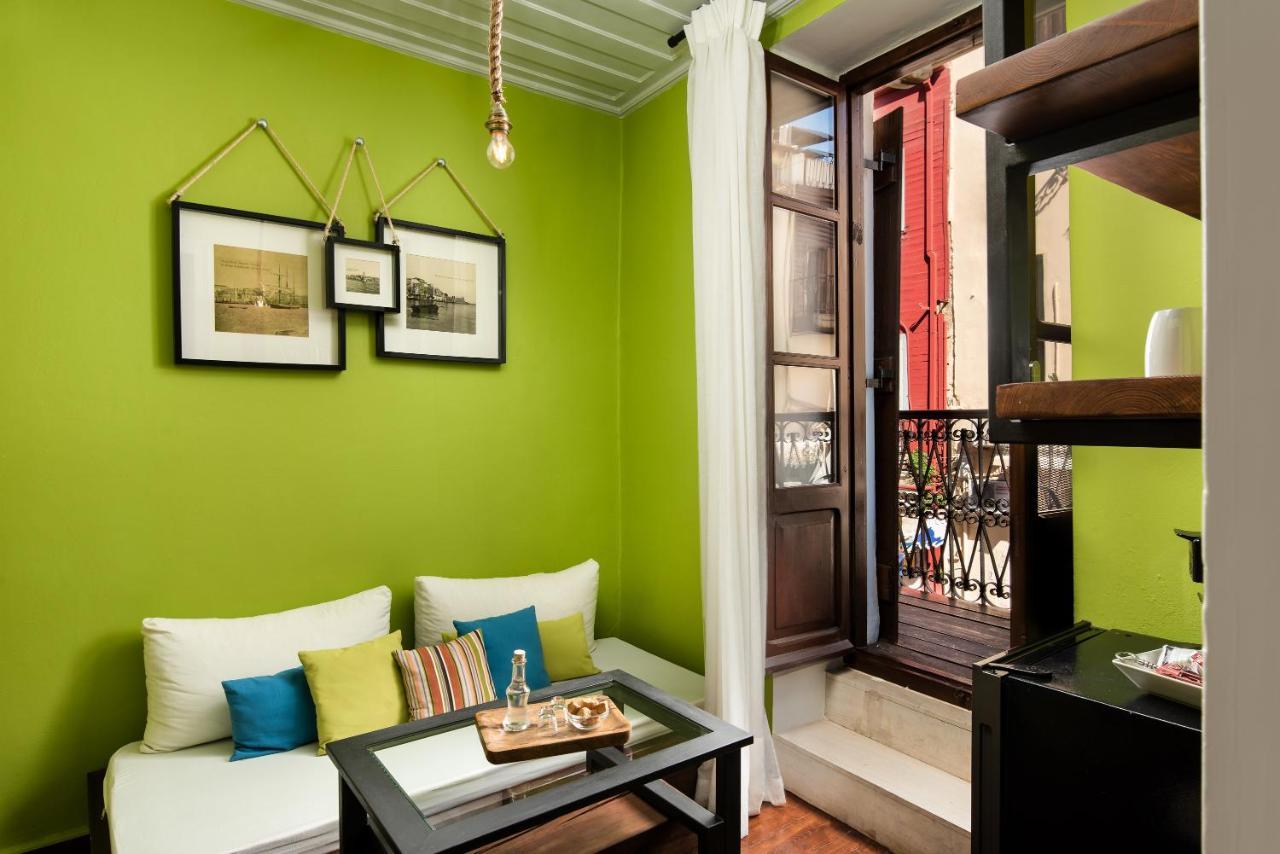 Favela Living Space 3*