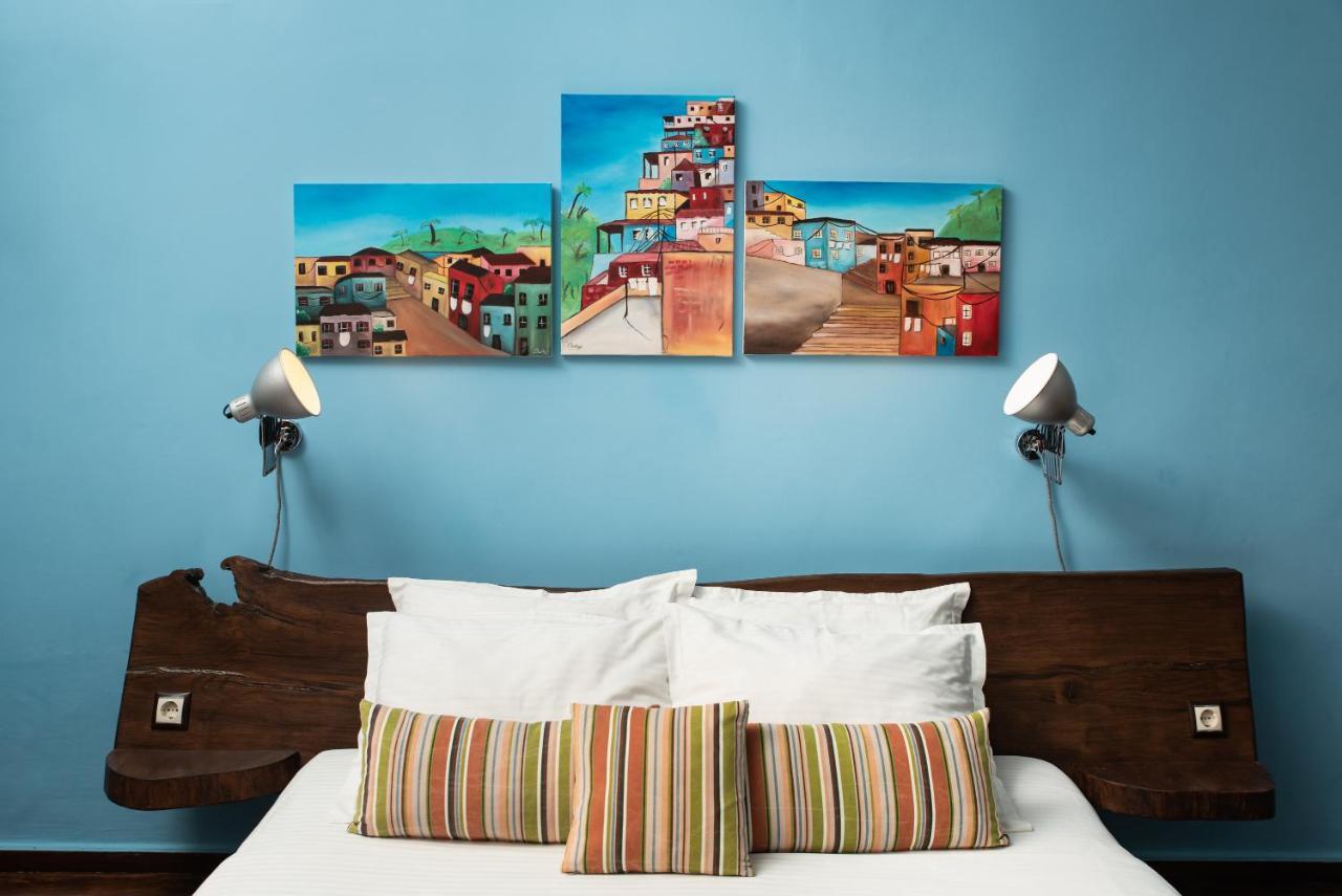 Favela Living Space 3*