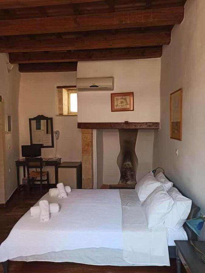 Amphora Hotel 3*
