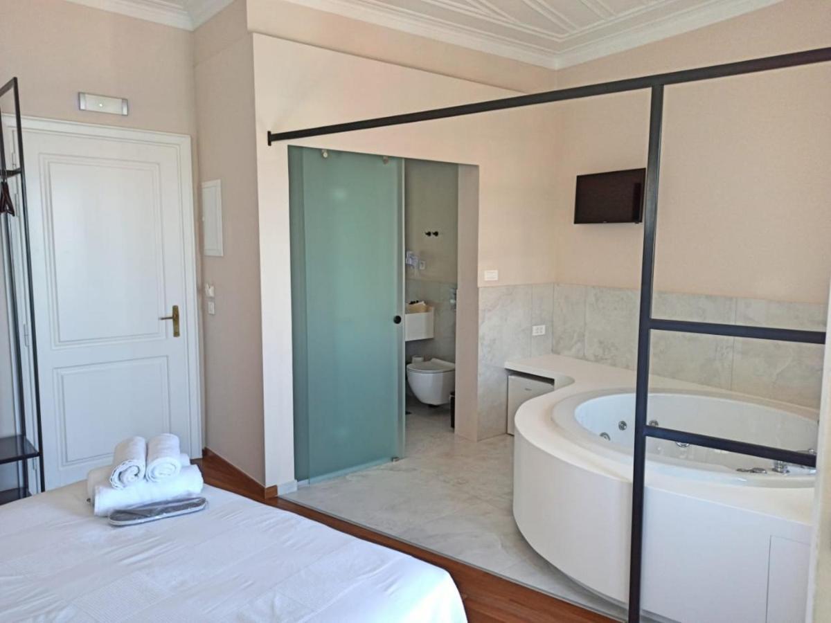 Amphora Hotel 3*