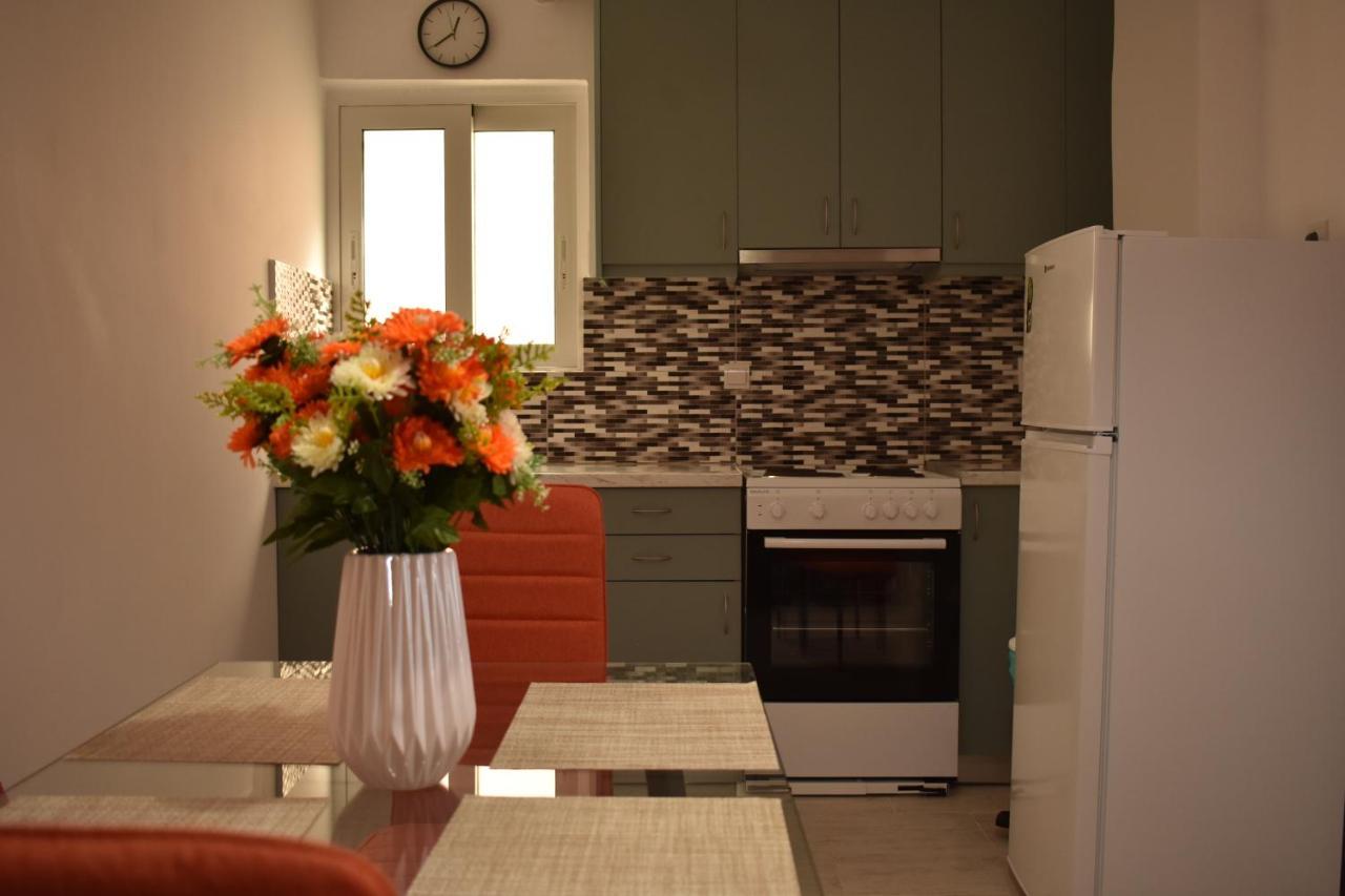 Iris Apartment *