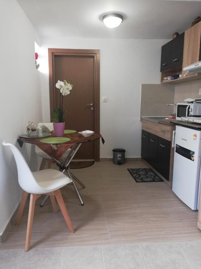 Small With Yard Apartment Chania (Crete)