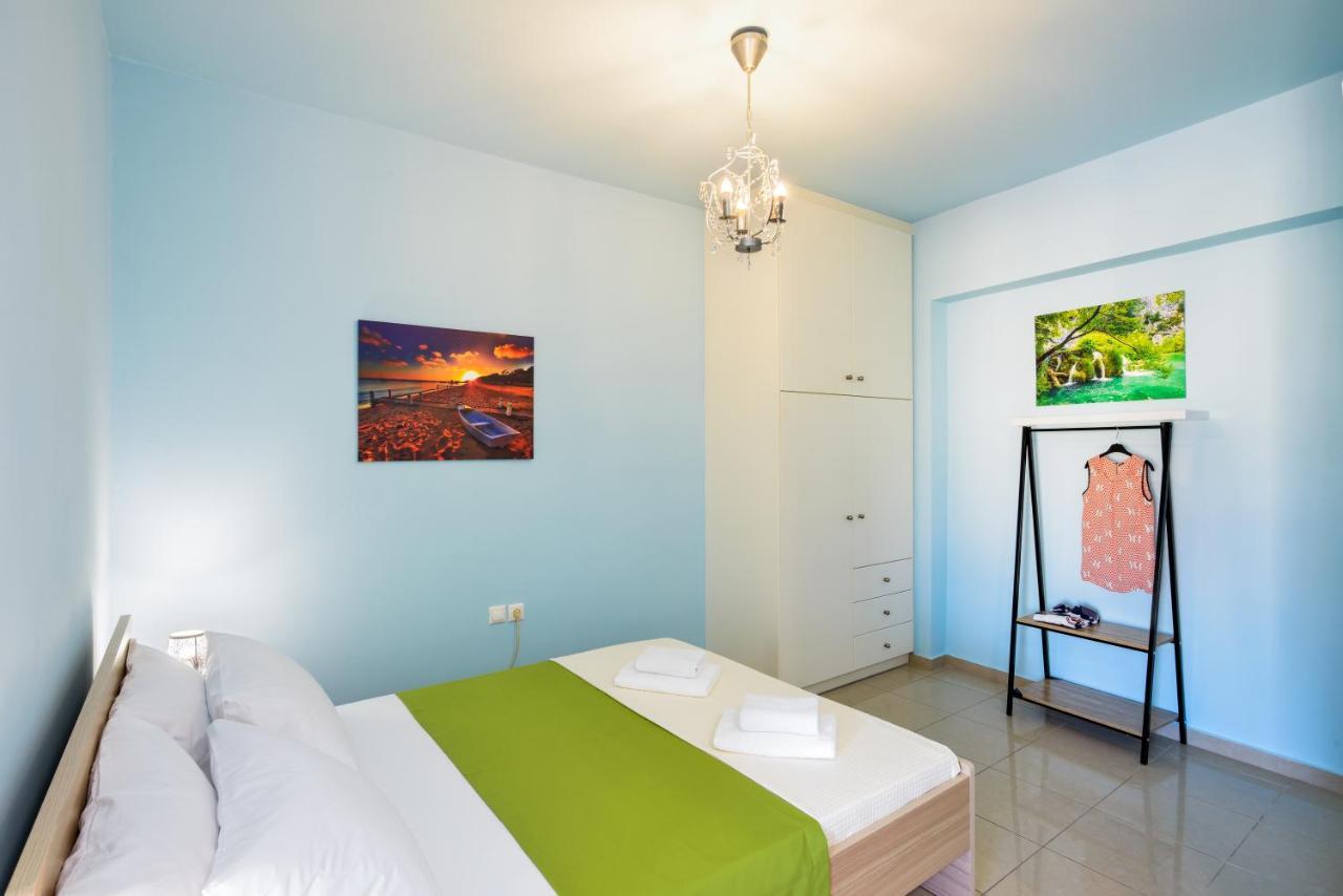 Seaside Old Venetian Harbour 2nd Floor Apartment
