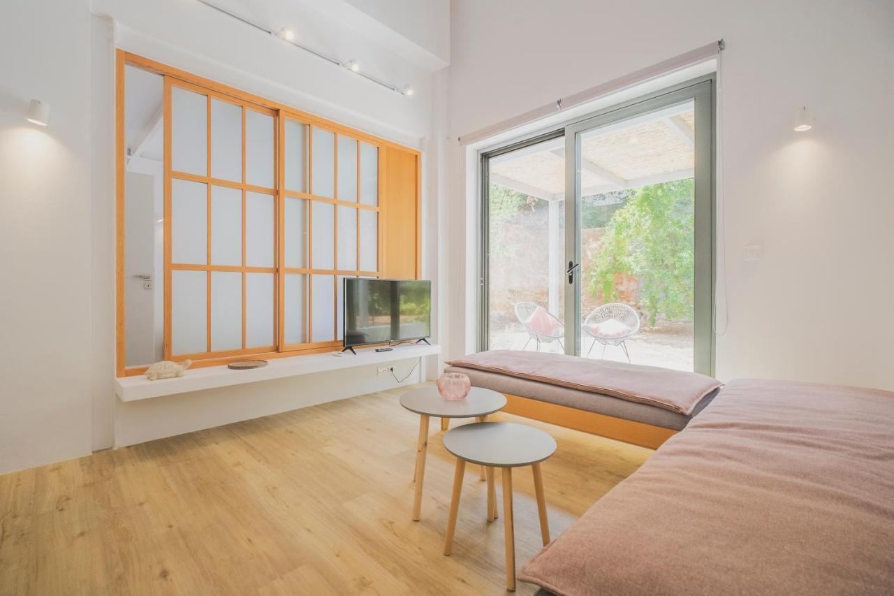 Sun-splashed Stylish Flat, Steps To Old Town *