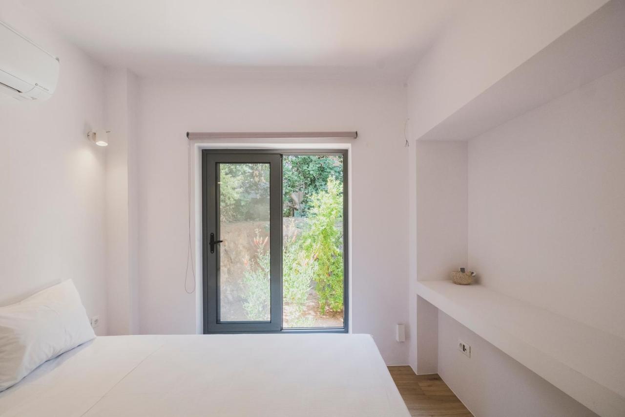 Sun-splashed Stylish Flat, Steps To Old Town *