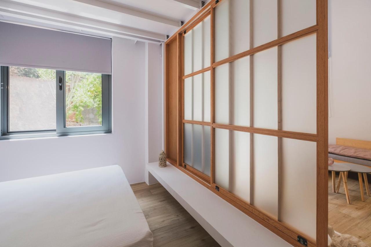 Sun-splashed Stylish Flat, Steps To Old Town Chania (Crete)