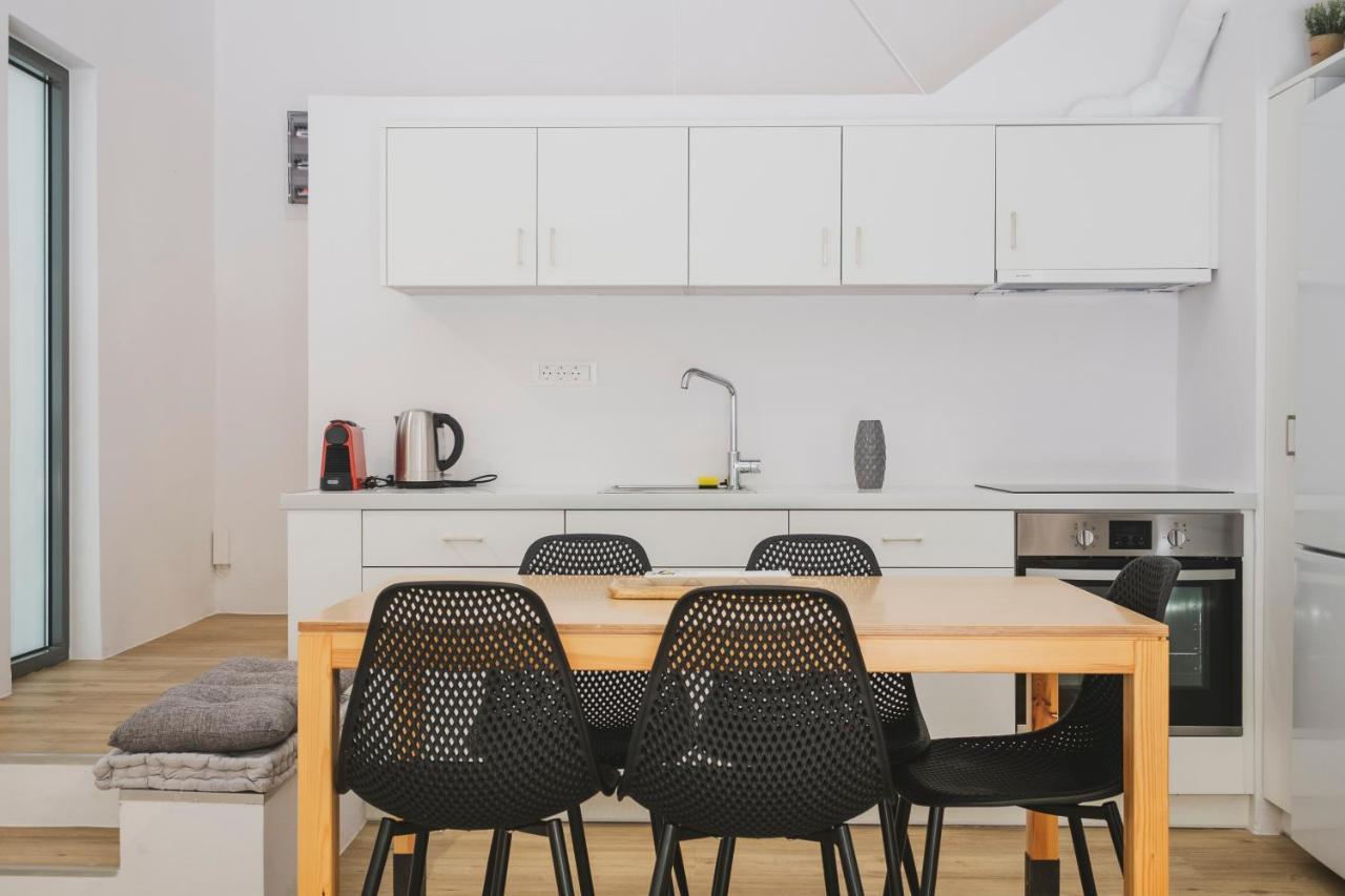 Apartment Sun-splashed Stylish Flat, Steps To Old Town Chania (Crete)