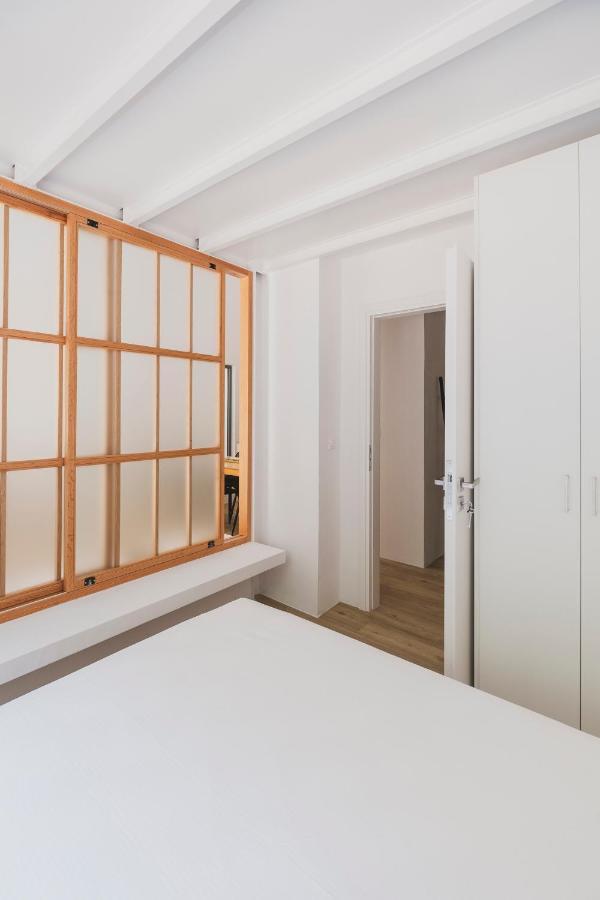 Sun-splashed Stylish Flat, Steps To Old Town *