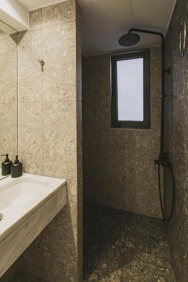 Apartment Sun-splashed Stylish Flat, Steps To Old Town *