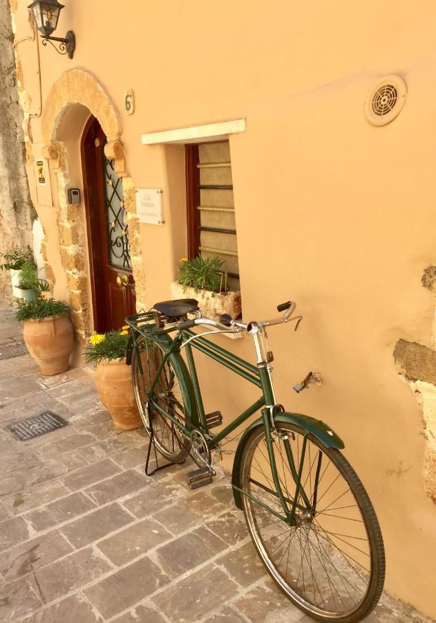Calle Veneziana Chania (Crete)