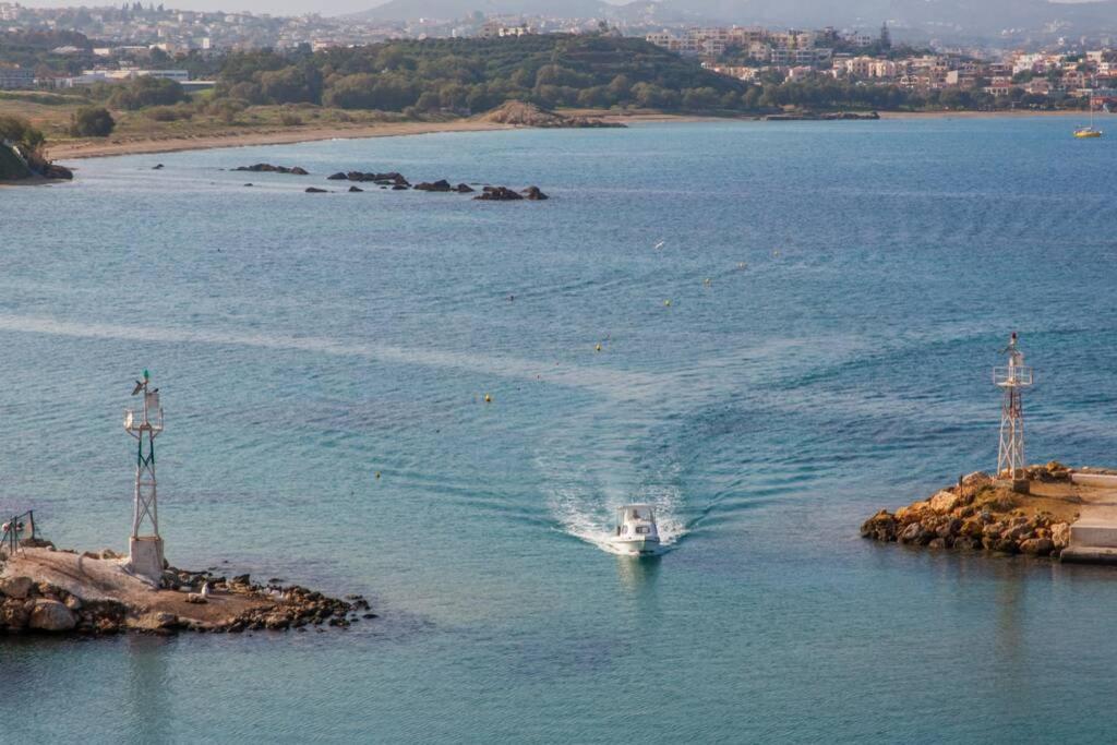 Sea & Town Getaway * Chrissi Akti Chania